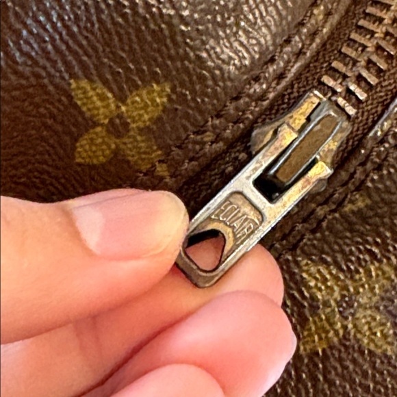 Louis Vuitton Vintage Monogram Crossbody Bag Leather with COA - Picture 10 of 16